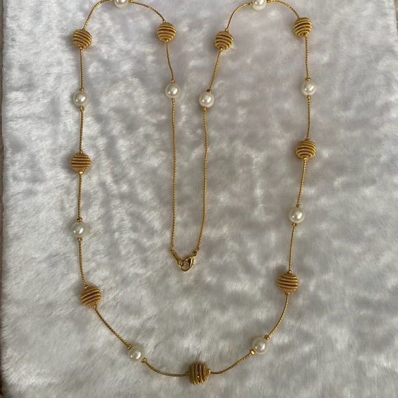 Jewelry - 🍀VTG Gold Tone Coiled Wire Bead and Faux Pearl Necklace